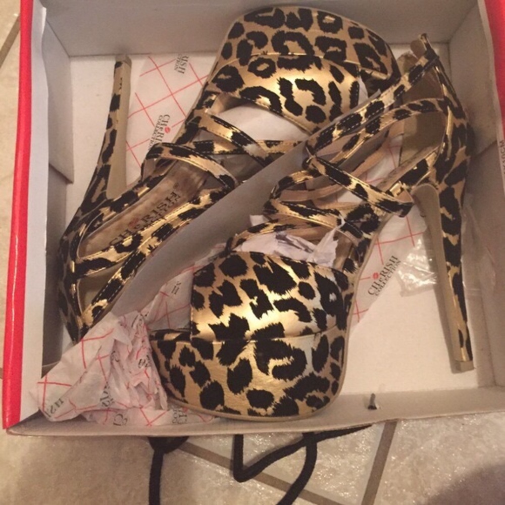COPY - Like New 🐆👠Leopard & Velvet Heels by cherish collection size 8